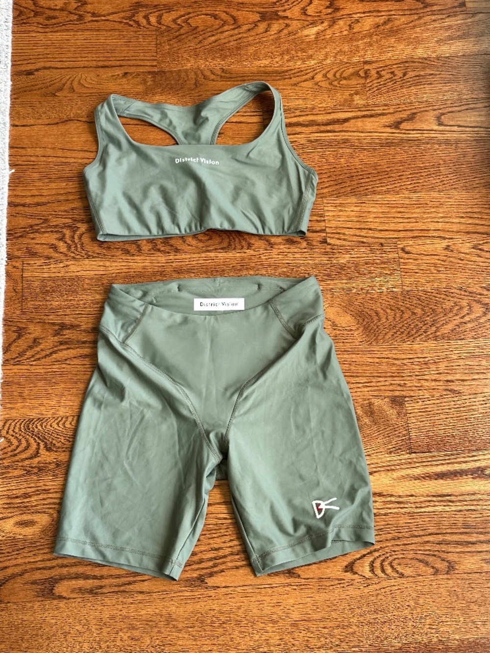 District Vision  W's Short & Bra set Sz M Ash